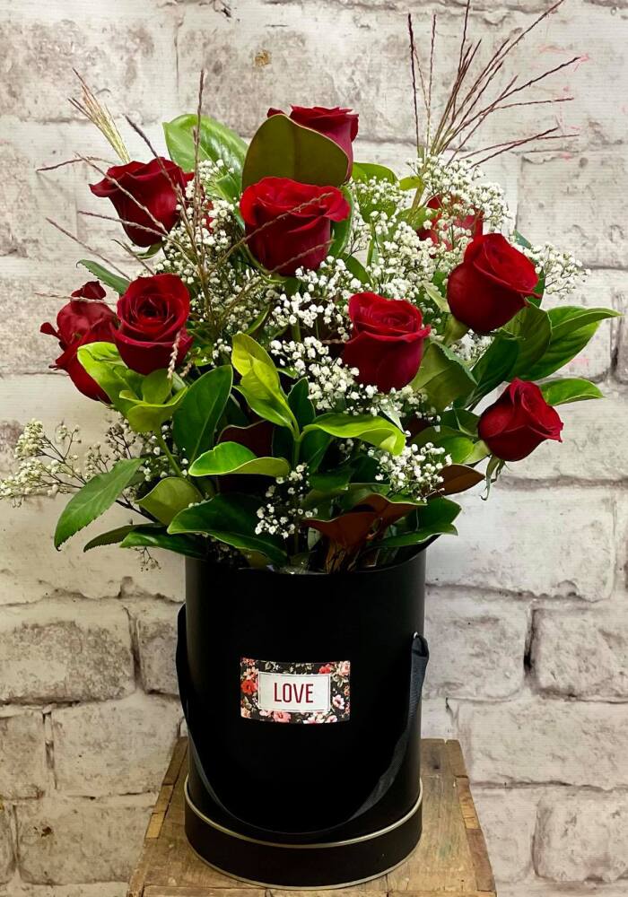 1 Dozen red or coloured roses arranged in a gorgeous hat box
